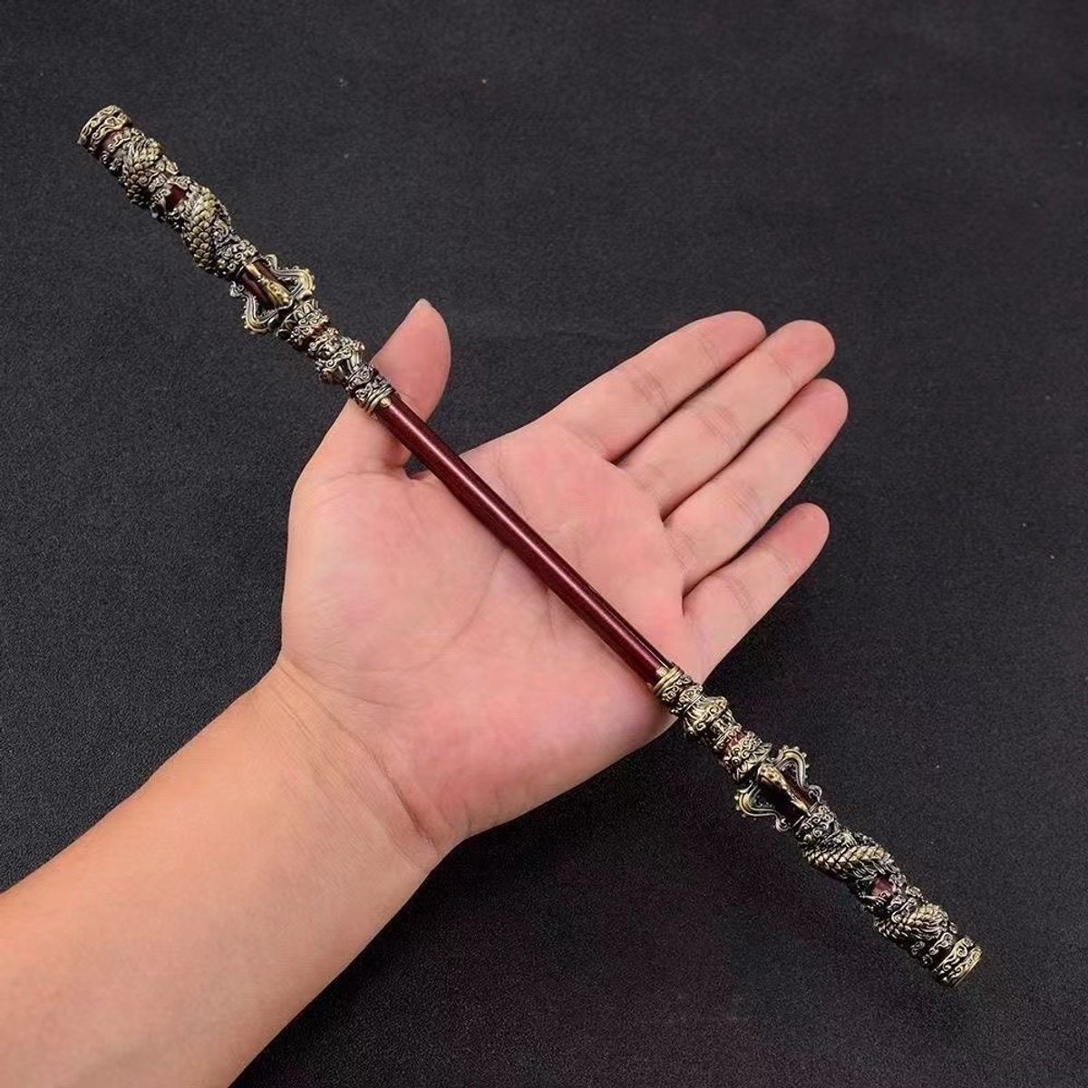 Mythische Gouden Hoepel Wukong omringt metalen wapenmodel legering wapen ornamenten handgemaakte Sun Wukong Ruyi speelgoed