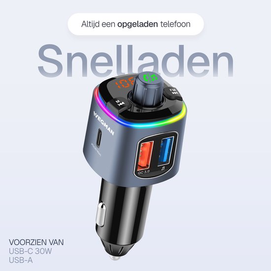 Grijze Wegman FM-zender met twee USB-poorten, een PD 30W USB-C-poort, en gekleurde LED-verlichting, toont snelladen.