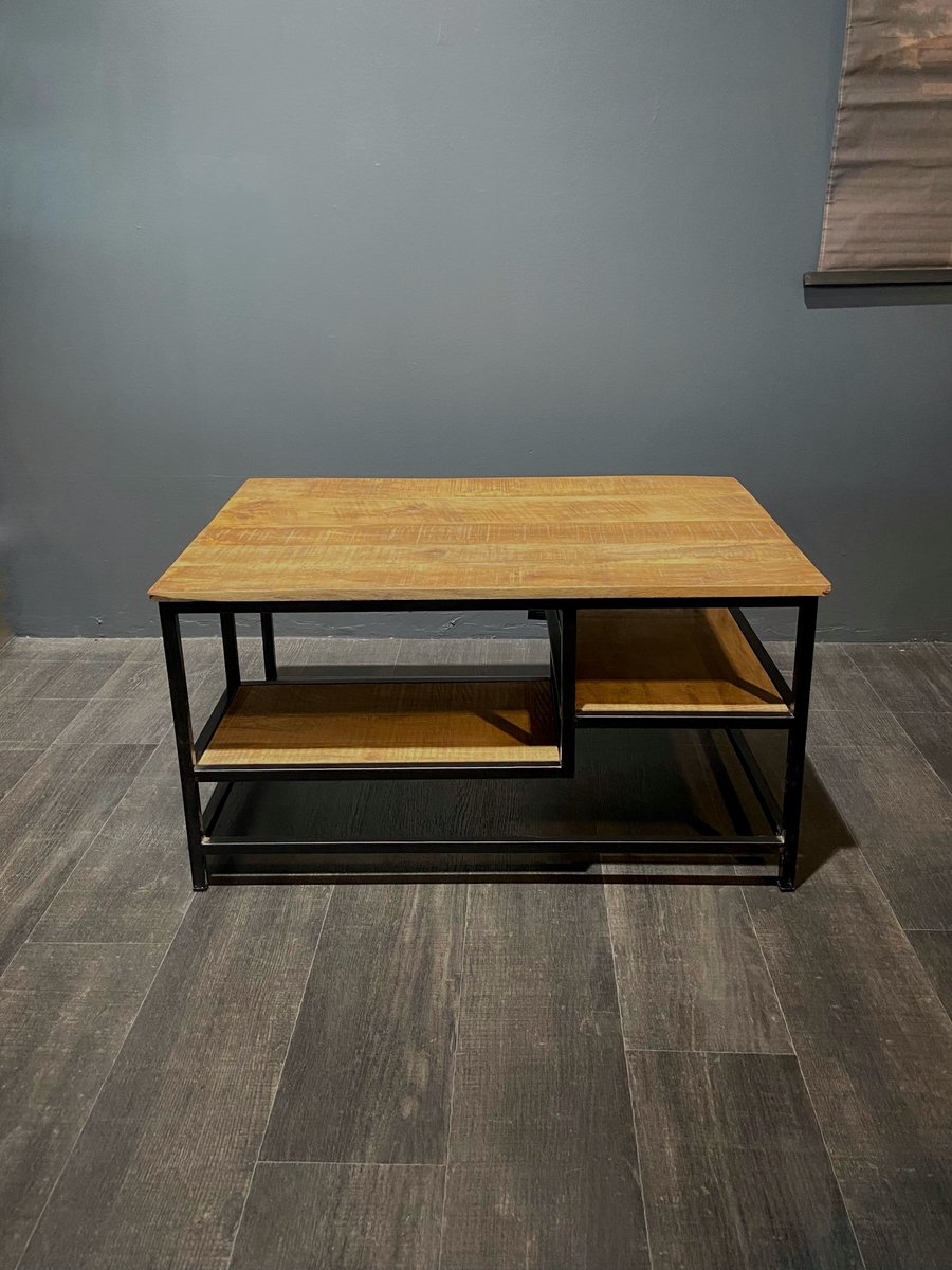 Salontafel – 80x80x47 cm – Mangohout & Metaal – Industrieel met Open Vakken