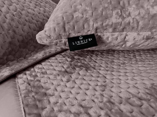 Paars plaid met een geborduurd patroon en het Linnick logo.