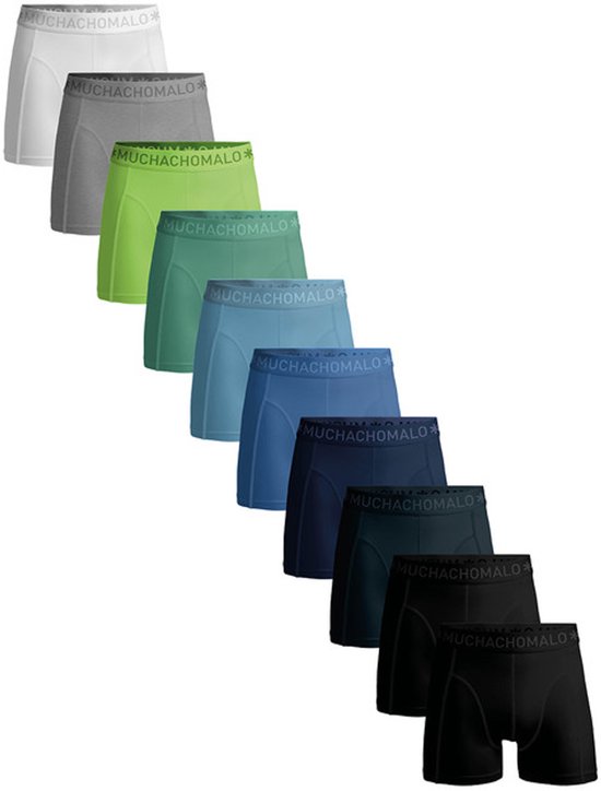 Een rij van 10 Muchachomalo boxershorts in verschillende kleuren, van wit en grijs tot groen, blauw en zwart.
