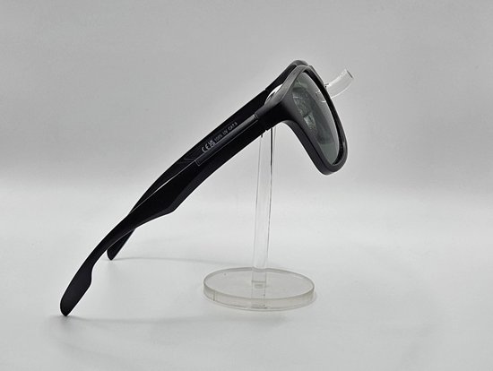Stijlvolle gepolariseerde unisex zonnebril met UV-bescherming kat 3 inclusief brillenkoker en doekje / kost eyewear PZ2527 G / Aland optiek van Kost Eyewear — afbeelding 2