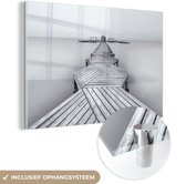 Glasschilderij - Steiger - Water - Zwart - Wit - Foto op glas - 150x100 cm - Schilderij glas
