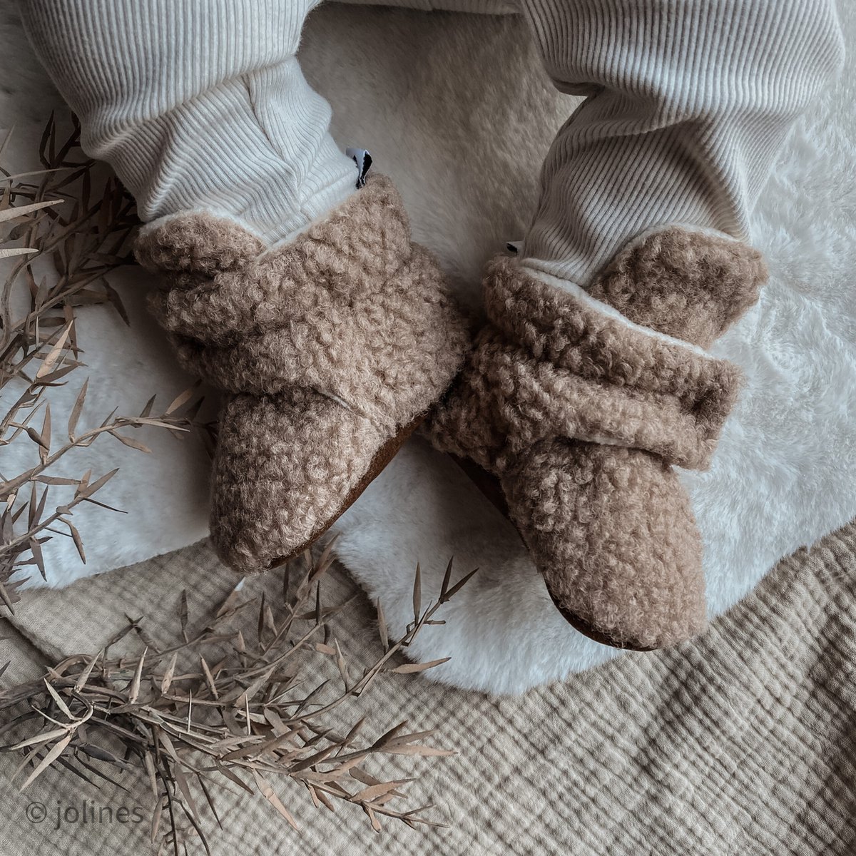 Jolines Babyslofjes teddy bont kaki - 12-18 maand
