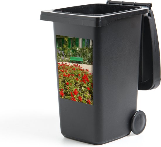 Container sticker Monet's tuin - Bankje met bloemen in de Franse tuin van Monet in Europa - 40x60 cm - kliko sticker - weerbestendige containersticker