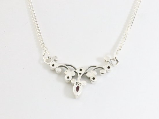 Collier en argent fin avec rubis