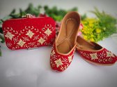 Indiase schoenen maat 39 met clutch / punjabi jutti Red velvet tilla design