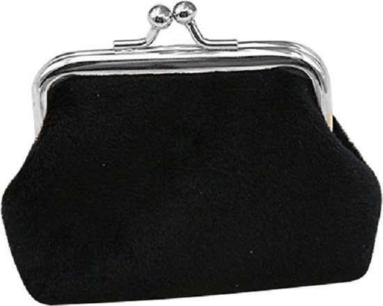 Een handig 1-vaks knipportemonneetje (10,5 x 7,5cm) in een zwarte kleur. Dit fluweelzachte portemonneetje is prima te gebruiken om kleinigheden in mee te nemen, zoals bijvoorbeeld muntgeld of bonnetjes. Voor uzelf of als Kado.