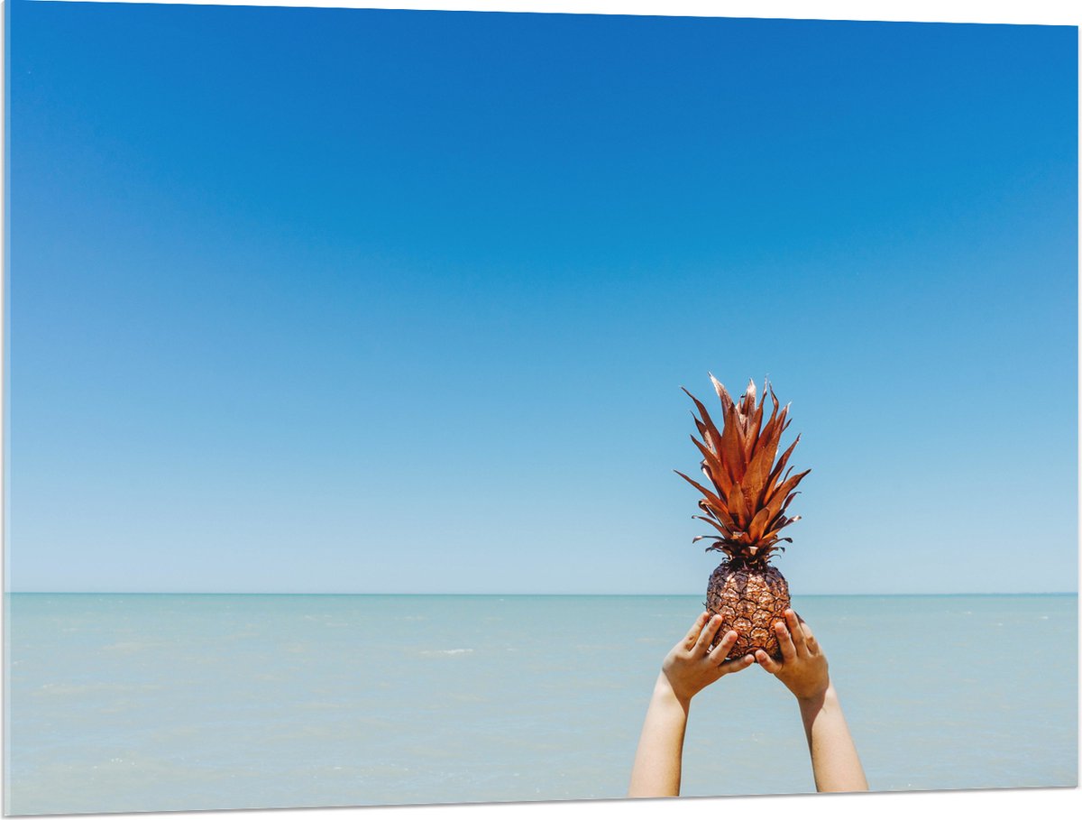 Acrylglas - Ananas in Handen bij het Water - 100x75 cm Foto op Acrylglas (Met Ophangsysteem)