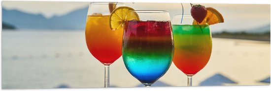 Vlag - Kleurrijke Cocktails met Uitzicht op Zee - 120x40 cm Foto op Polyester Vlag