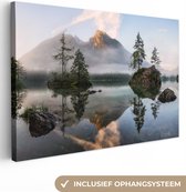 Canvas Schilderij Water - Landschap - Berg - Bomen - 90x60 cm - Wanddecoratie