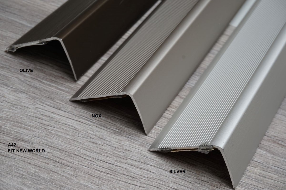 A42 ALUMINIUM TRAPPROFIEL HOEKPROFIEL ZELFKLEVEND 41 X 26 MM 2 X 134 OLIJF