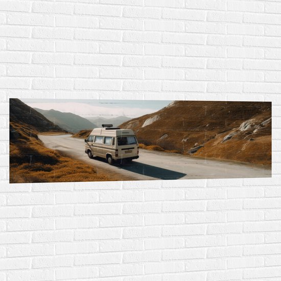 Muursticker - Camper in Berglandschap - 150x50 cm Foto op Muursticker