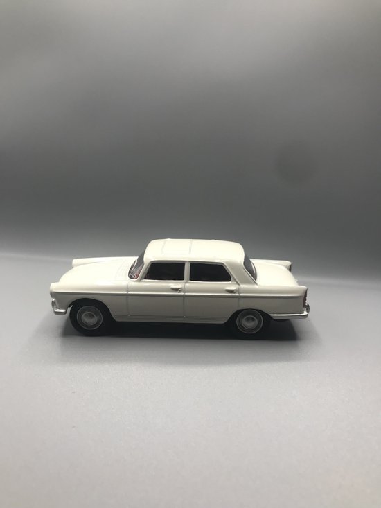 Peugeot 404 sedan Norev 1/64