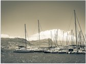 Poster (Mat) - Rijen Witte Bootjes in Buitenlandse Haven - 80x60 cm Foto op Posterpapier met een Matte look