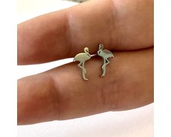 GoedeDoelen.Shop | Oorbellen Flamingo Silver | RVS Oorbellen | Flamingo Oorbellen | Oorstekers | Flamingo Grootte 1,3 CM | Zilverkleurige Oorbellen | Unisex Oorbellen | Vogel Sieraad | Flamingo's | Oorstekers | Wellness-House
