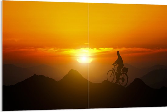 Acrylglas - Silhouet van Man Fietsend over Kronkelende Bergtoppen bij Felkleurige Zonsondergang - 120x80 cm Foto op Acrylglas (Met Ophangsysteem)