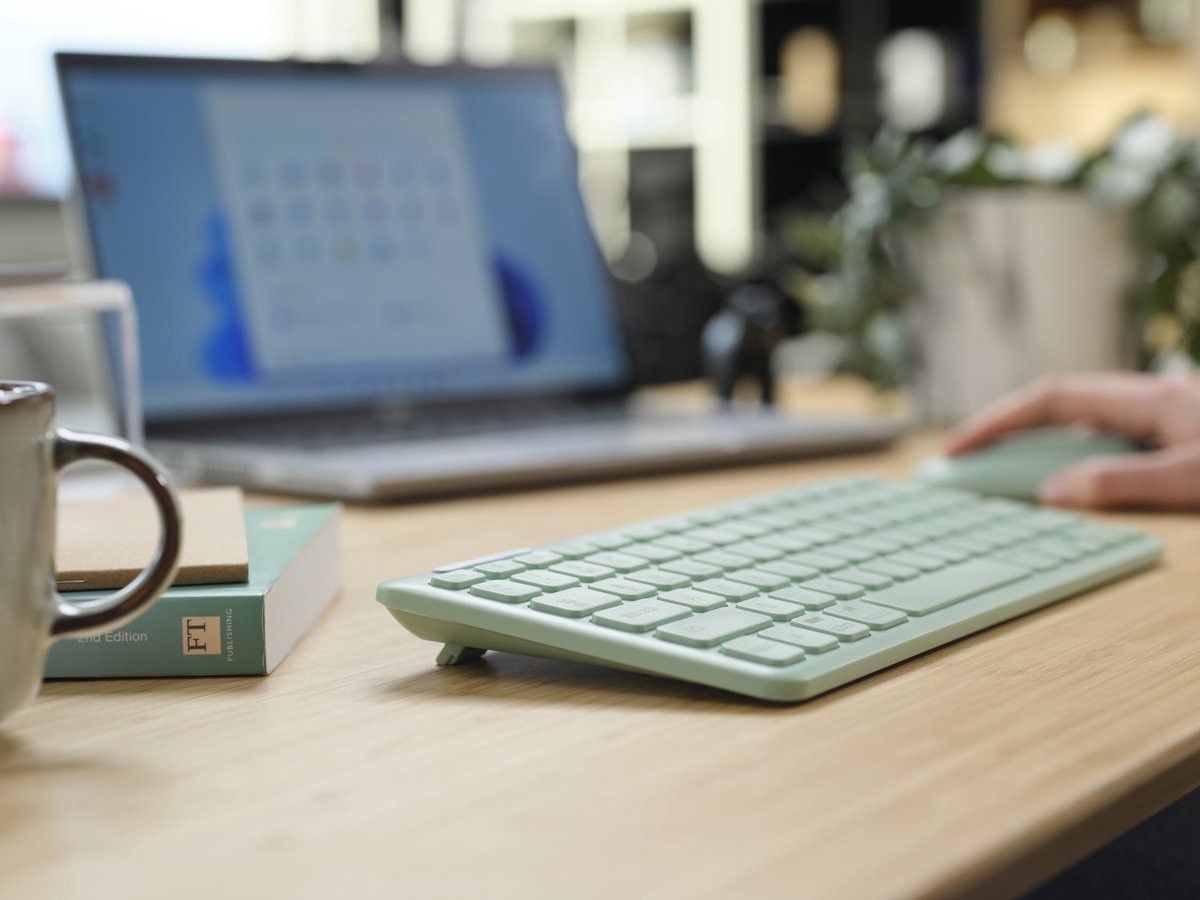Trust Lyra Wireless Bluetooth Keyboard and Mouse Layout Italian QWERTY, 84% Recycled Plastic, Rechargeable Keyboard, Multi Device for Laptop, PC, Mac, Tablet, iPad, Android, iOS - Black