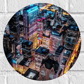 Muursticker Cirkel - Bovenaanzicht van Verlichte Gebouwen in de Stad - 30x30 cm Foto op Muursticker