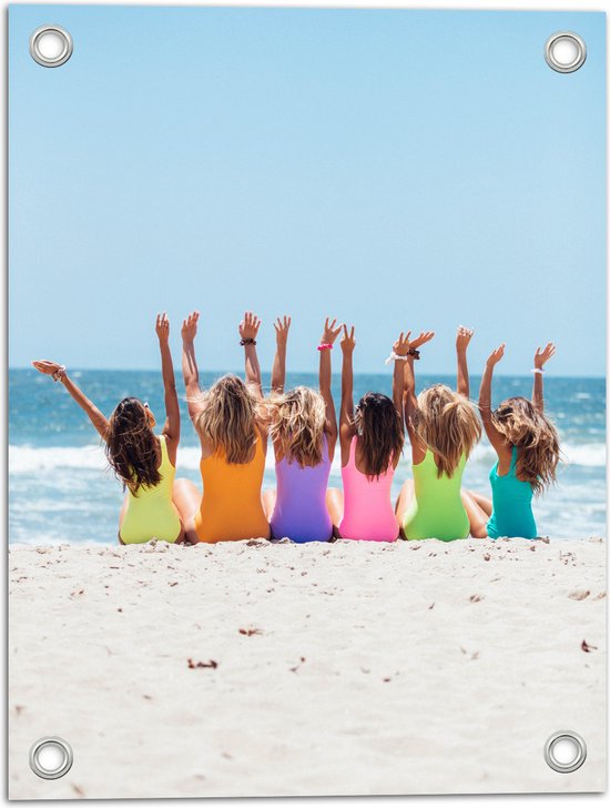 Tuinposter – Strand - Zee - Water - Zand - Personen - Kleuren - Badpak - 30x40 cm Foto op Tuinposter (wanddecoratie voor buiten en binnen)