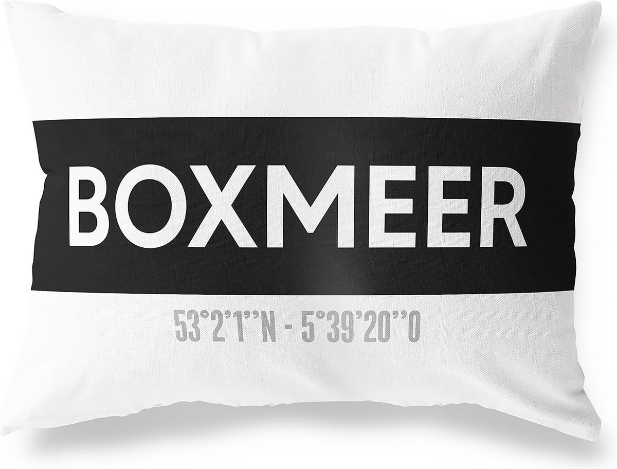 Tuinkussen BOXMEER - NOORD-BRABANT met coördinaten - Buitenkussen - Bootkussen - Weerbestendig - Jouw Plaats - Studio216 - Modern - Zwart-Wit - 50x30cm
