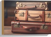 Hout - Drie Opgestapelde Ouderwetse Vintage Koffers - 40x30 cm - 9 mm dik - Foto op Hout (Met Ophangsysteem)