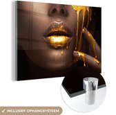 Glasschilderij 150x100 cm - Gouden lippen - Foto op glas vrouw - Woonkamer schilderij abstract - Acrylglas schilderijen slaapkamer - Kamer decoratie glasplaat - Wanddecoratie glasschilderijen - Abstracte muurdecoratie