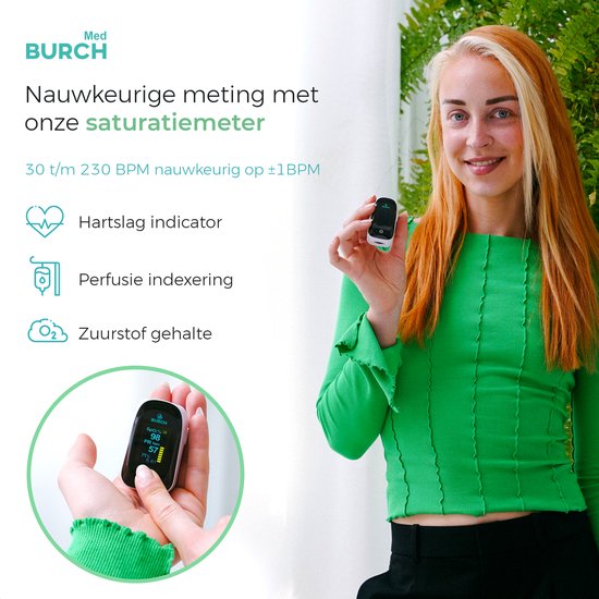 Vrouw houdt een pulsoximeter vast met icoontjes voor hartslag, perfusie en zuurstof.