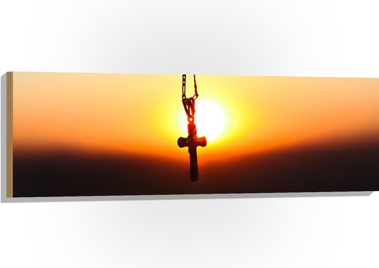 Hout - Kerkelijk Kruis Hangend aan Ketting tegen Fel Zonlicht - 120x40 cm - 9 mm dik - Foto op Hout (Met Ophangsysteem)