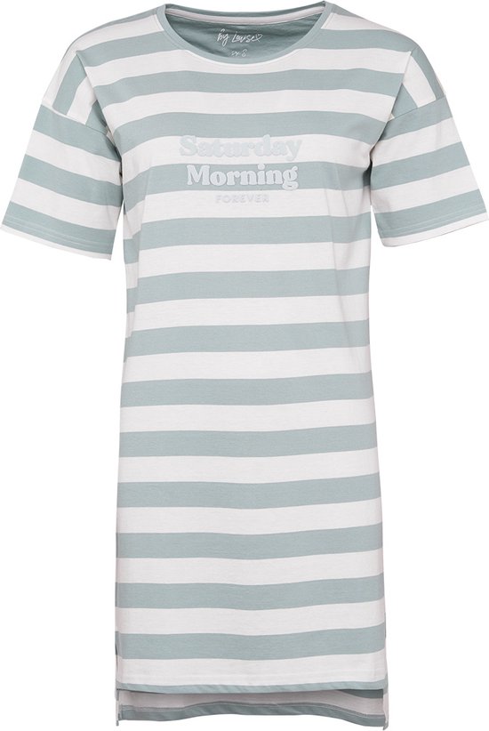 Groen en wit gestreept nachthemd van By Louise met 'Saturday Morning FOREVER' opdruk.
