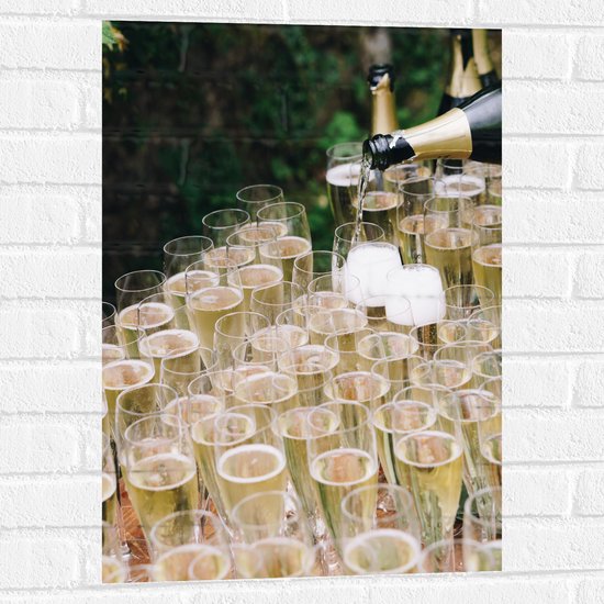 Muursticker - Volle Champagneglazen - 50x75 cm Foto op Muursticker