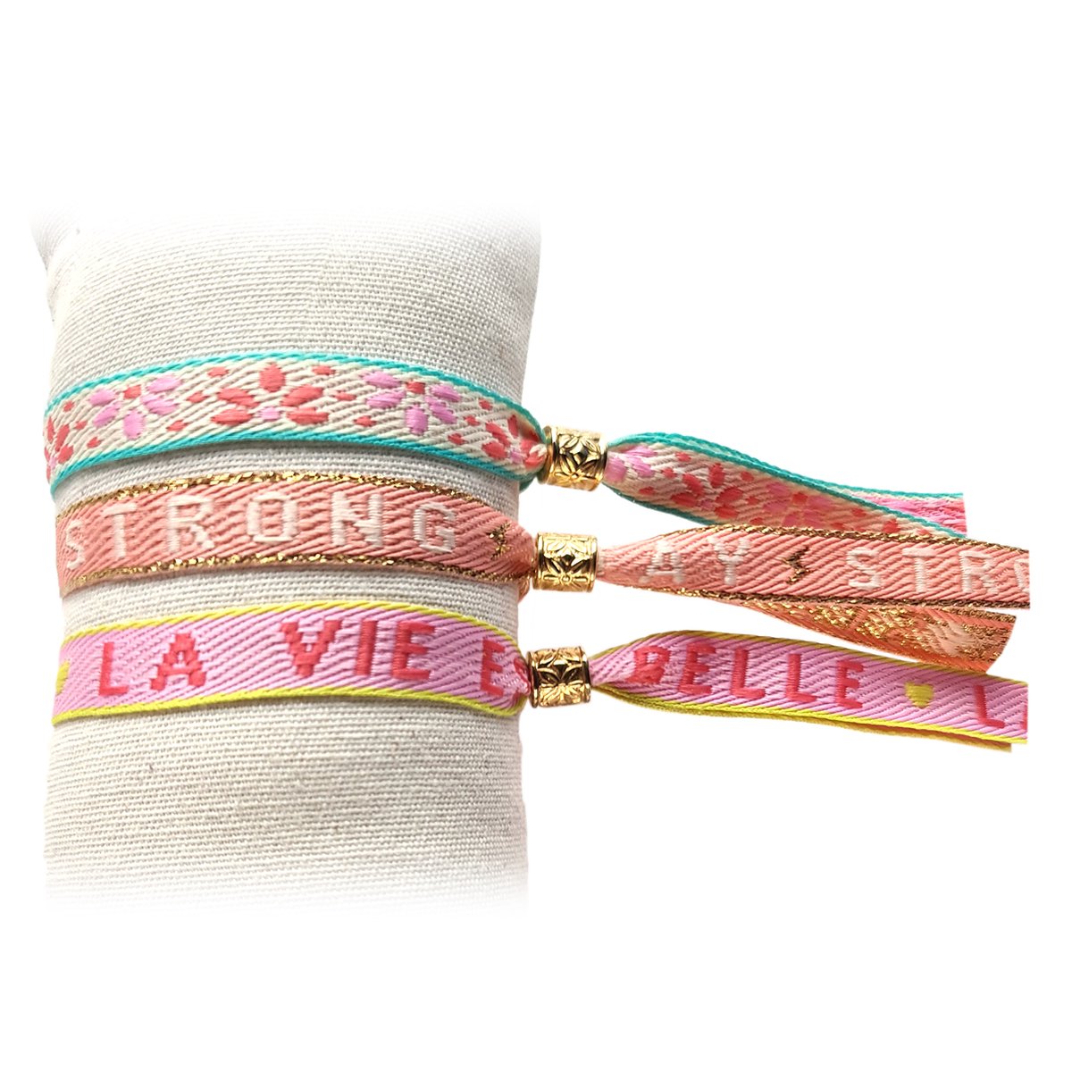 Principessa set van 3 trendy Festival lint armbandjes met tekstlint - Tekst: Flora, Stay Strong, La Vie est Belle - Kleur: Ivoor, Lichtroze, Peach