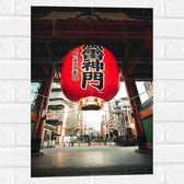 Muursticker - Mega Rode Lampion met Chinese Tekens in Grote Stad - 40x60 cm Foto op Muursticker
