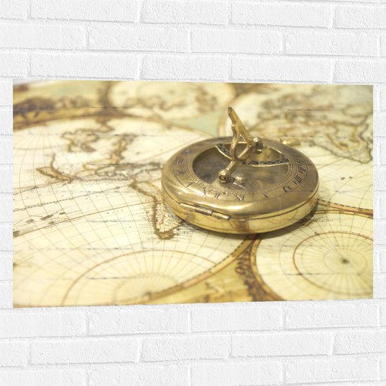 Muursticker - Gouden Kompas op Wereldkaart - 90x60 cm Foto op Muursticker