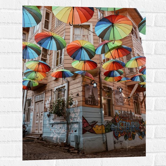 Muursticker - Plafond van Kleurrijke Paraplu's in Dorpssystraat - 60x80 cm Foto op Muursticker