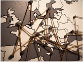 Poster Glanzend – Kaart van Europa met Spijkers en Touwen - 40x30 cm Foto op Posterpapier met Glanzende Afwerking