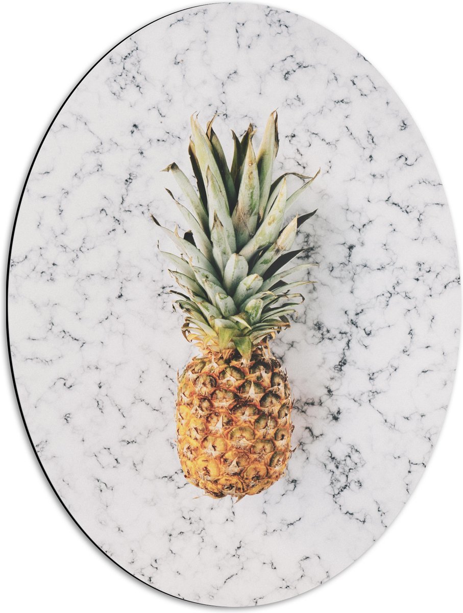 Dibond Ovaal - Ananas op Marmeren Achtergrond - 51x68 cm Foto op Ovaal (Met Ophangsysteem)