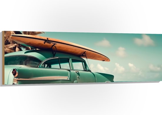 Hout - Houten Surfplank op Dak van Blauwe Auto geparkeerd op het Strand - 150x50 cm - 9 mm dik - Foto op Hout (Met Ophangsysteem)