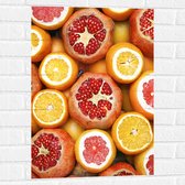 Muursticker - Achtergrond van Bloedsinasappels, Sinaasppels en granaatappel - 50x75 cm Foto op Muursticker