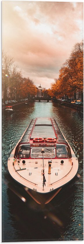 Vlag - Traditionele Amsterdamse Toeristenboot door de Grachten tijdens de Herfst - 20x60 cm Foto op Polyester Vlag