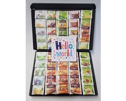 Thee Proeverij Pakket | Theepakket met 50 verschillende theesmaken met Mystery Card 'Hello World’ met persoonlijke (video)boodschap | Verjaardag | Sinterklaas | Kerstpakket | Vaderdag | Moederdag | Jubileum | Valentijnsdag
