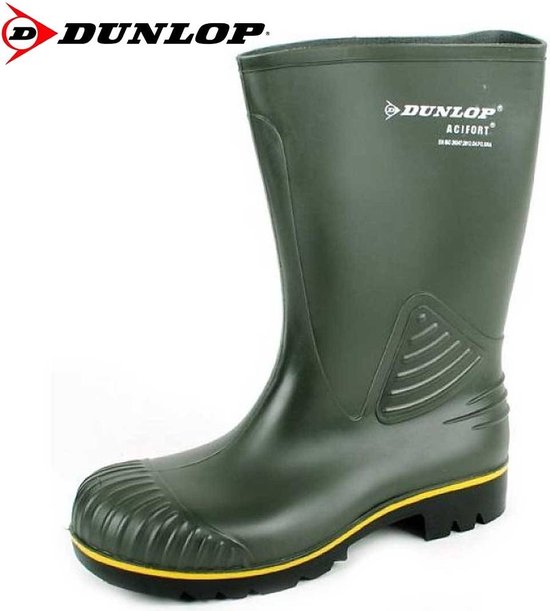 Groene Dunlop Acifort laars met versterkte geribbelde neus, gele rand en zwart profiel.