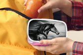 Broodtrommel Roze - Lunchbox - Brooddoos - Paard - Dieren - zwart - Wit - 18x12x6 cm - Kinderen - Meisje