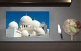 Inductieplaat Beschermer - Witte Sjeik Zayed-moskee onder Stralend Blauwe Lucht op Zomerdag in Abu Dhabi - 80x52 cm - 2 mm Dik - Inductie Beschermer van Vinyl