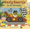 Bezig Beertje  -   Bezig Beertje in de raceauto