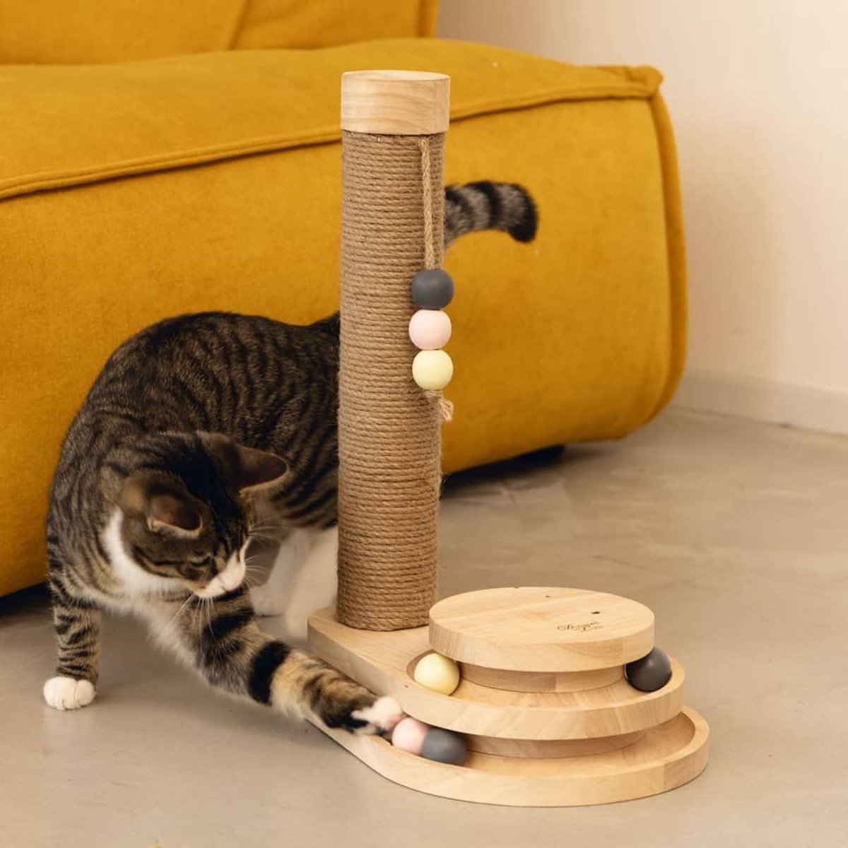Designed by Lotte Inez Krabpaal - Hout/Jute - Incl speeltoren met balletjes - Bruin - 38x25,5x47,5 cm — afbeelding 13