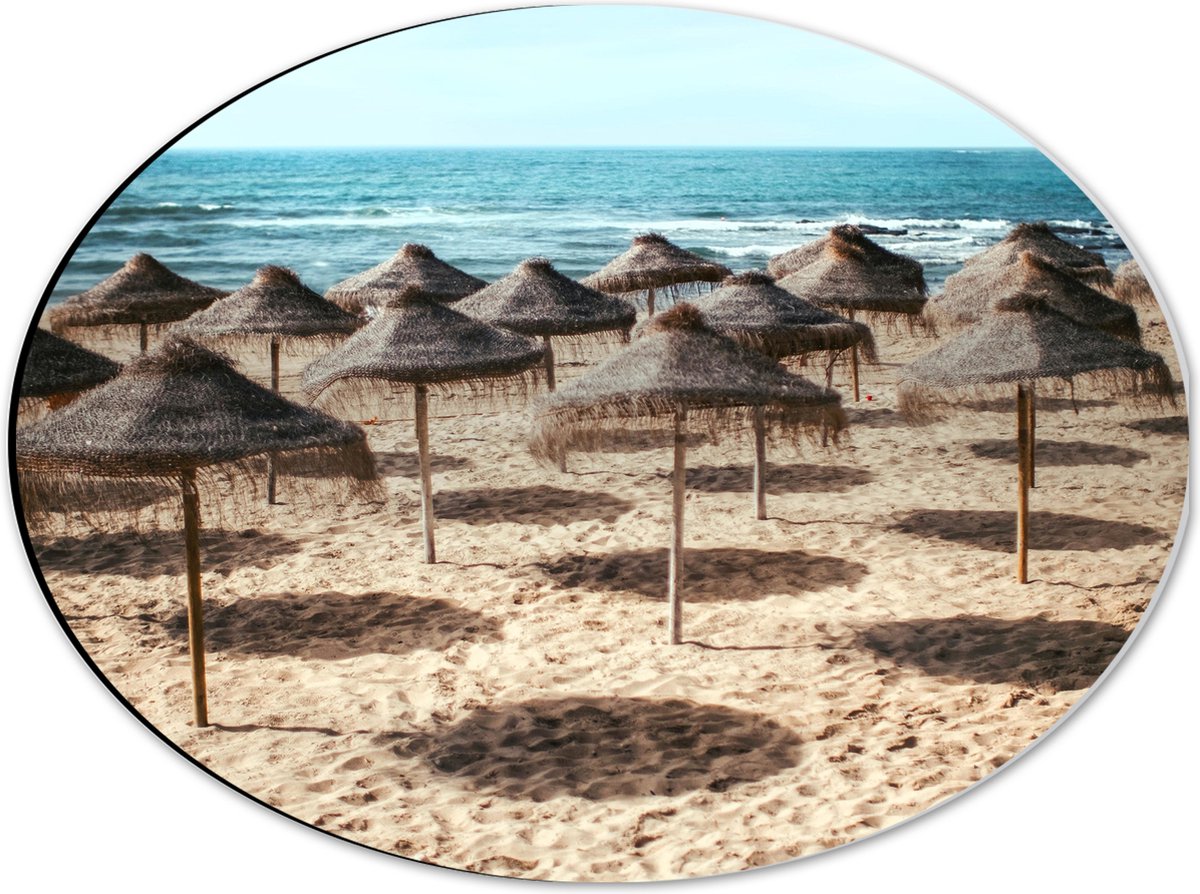 Dibond Ovaal - Zee - Strand - Zand - Parasols - 40x30 cm Foto op Ovaal (Met Ophangsysteem)