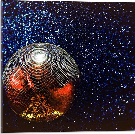 Acrylglas - Glinsterende Discobal in Donkere Ruimte - 50x50 cm Foto op Acrylglas (Wanddecoratie op Acrylaat)