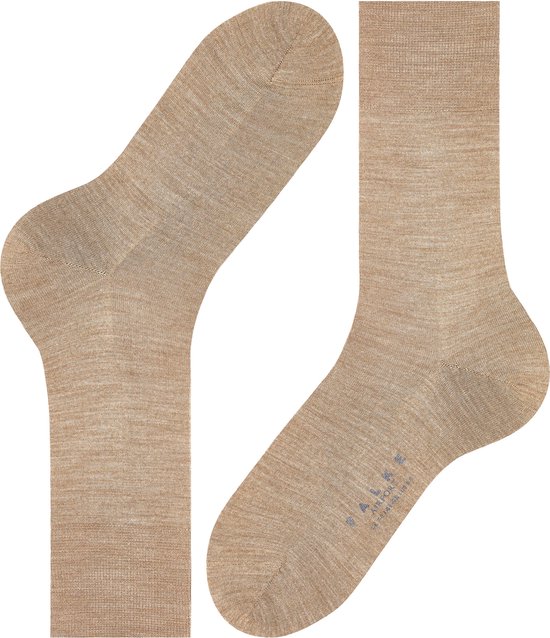 Une paire de chaussettes Falke marron. La texture tricotée et le bord élastique sont visibles.