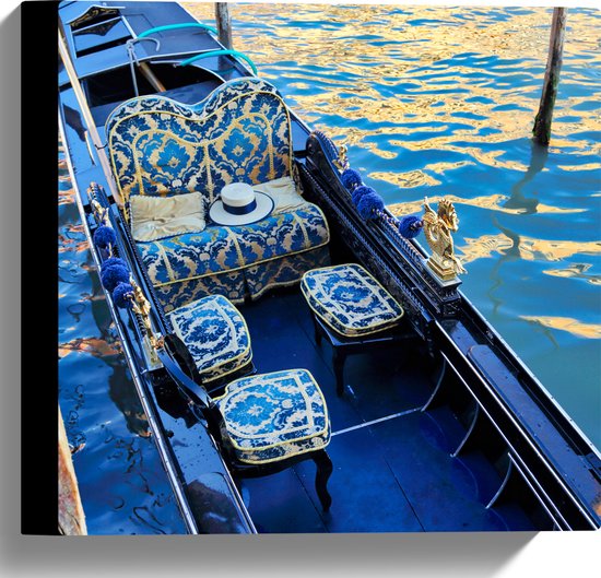 Canvas - Blauwe Gondel met Gouden Details op de Wateren van Venetië - 30x30 cm Foto op Canvas Schilderij (Wanddecoratie op Canvas)